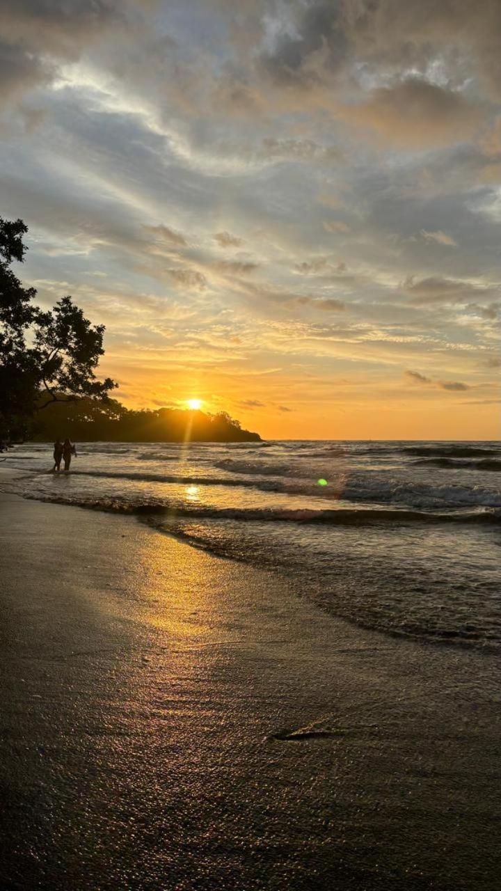 Tamarindo Beach, Prime Location, Fantastic Watersalt Pool & Cold Plunge, Family & Friends 외부 사진