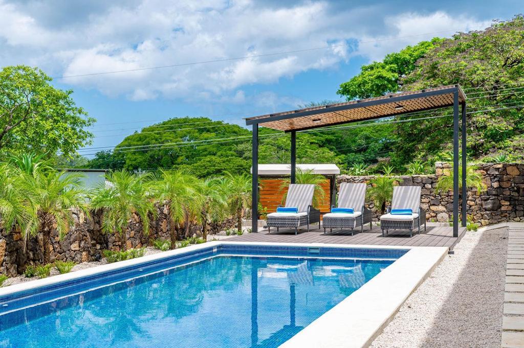 Tamarindo Beach, Prime Location, Fantastic Watersalt Pool & Cold Plunge, Family & Friends 외부 사진